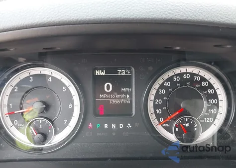 2018 Ram 1500 Express 4X2 6'4 Box из США, поврежденный, VIN 1C6RR6FT6JS305260